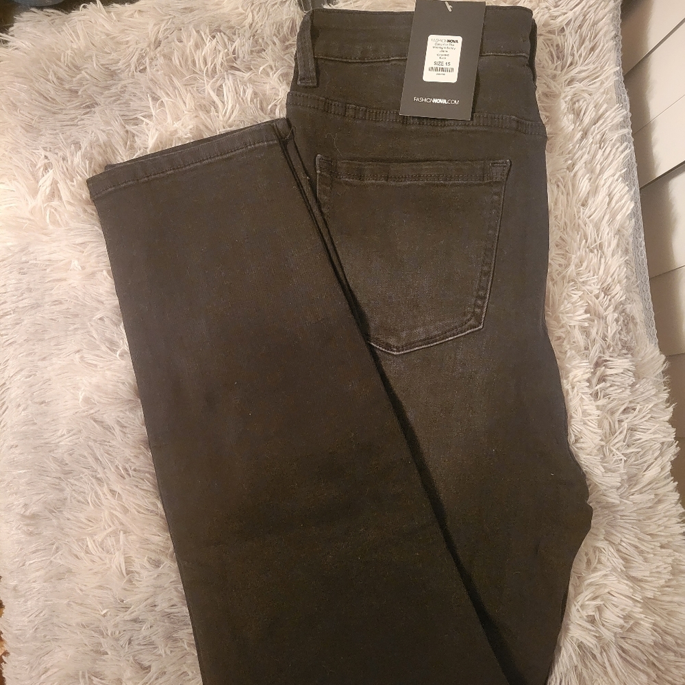 Fashion Nova faded black denim skinny jeans. Size 15